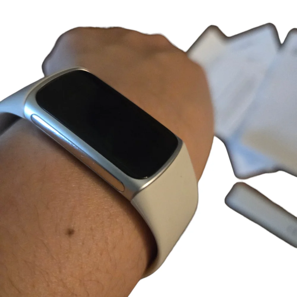 Fitbit Charge 6 With Accessory Bundle in Porcelain
